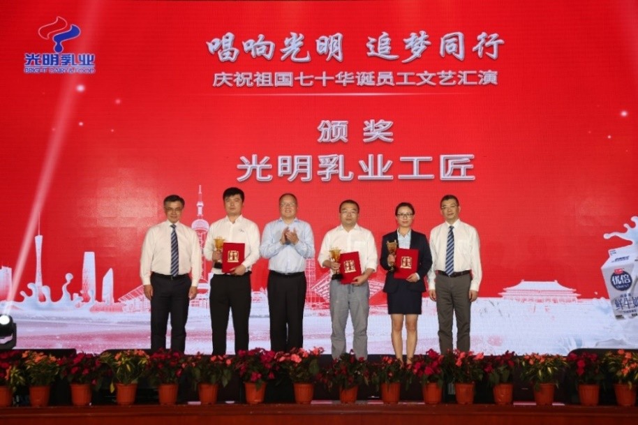 员工文艺汇演2.jpg 员工文艺汇演2.jpg